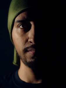 Autorretrato de Mike Mora